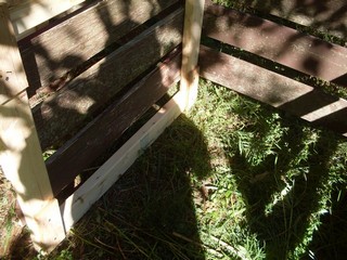 this corner of this frame and the base of this frame are on the ground