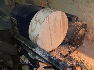 flip the bottom section around on the screw chuck