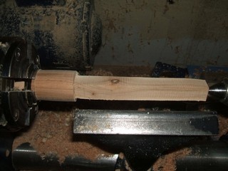 Mount the blank in the chuck   Mount the blank in the chuck